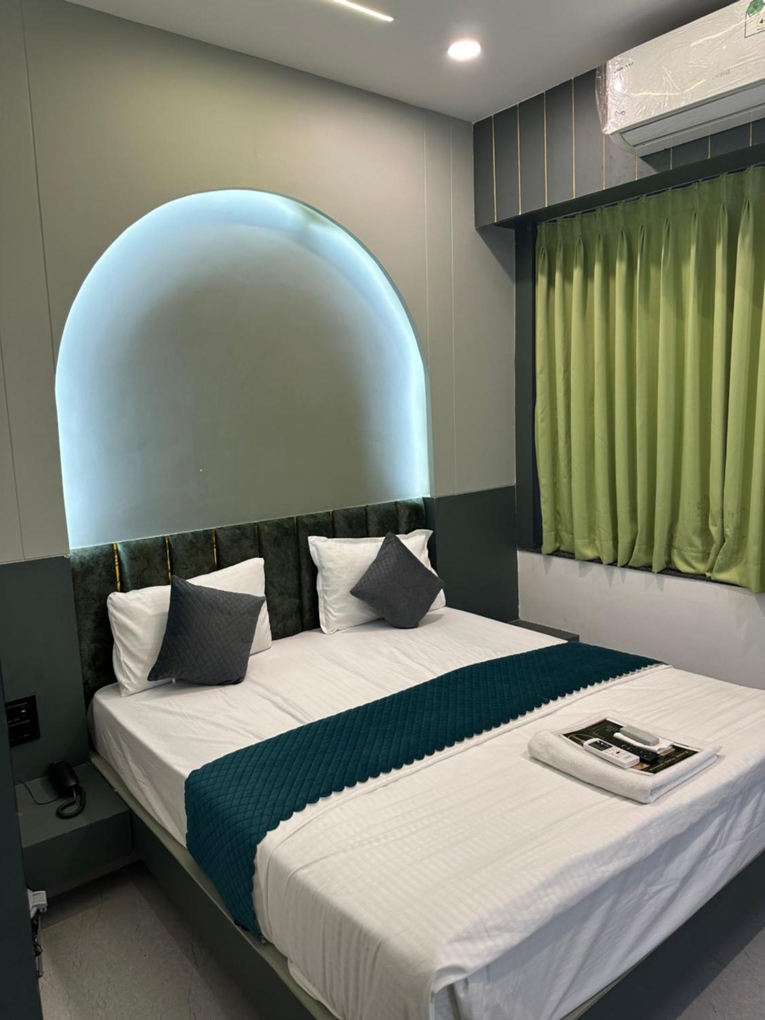 Hotel Victoria Prime Surat Buitenkant foto