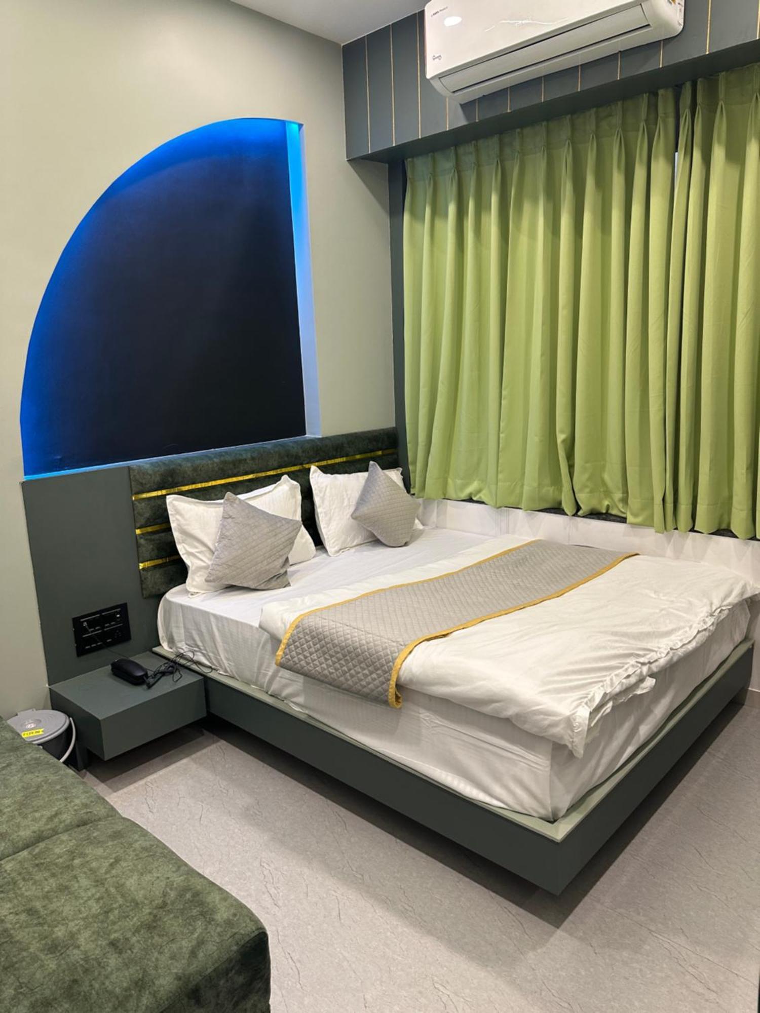 Hotel Victoria Prime Surat Buitenkant foto