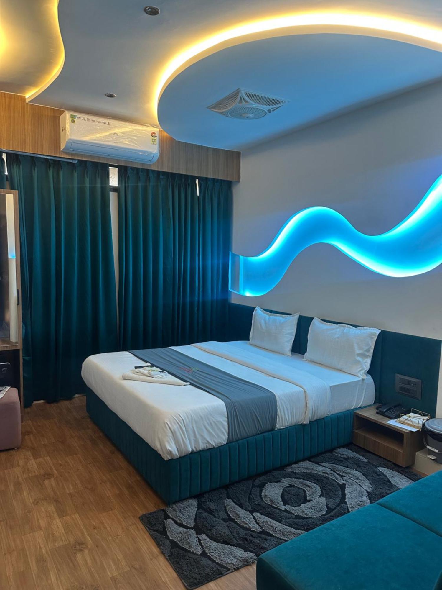 Hotel Victoria Prime Surat Buitenkant foto
