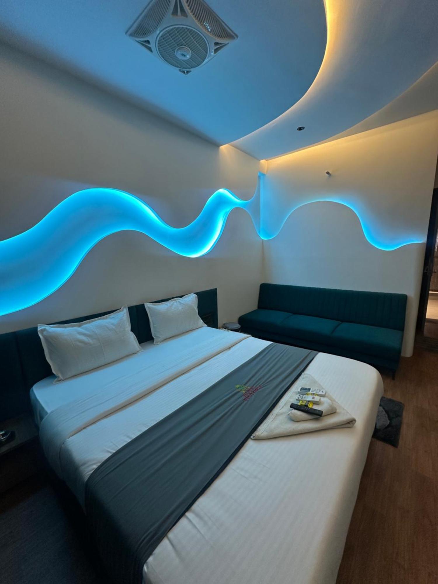 Hotel Victoria Prime Surat Buitenkant foto