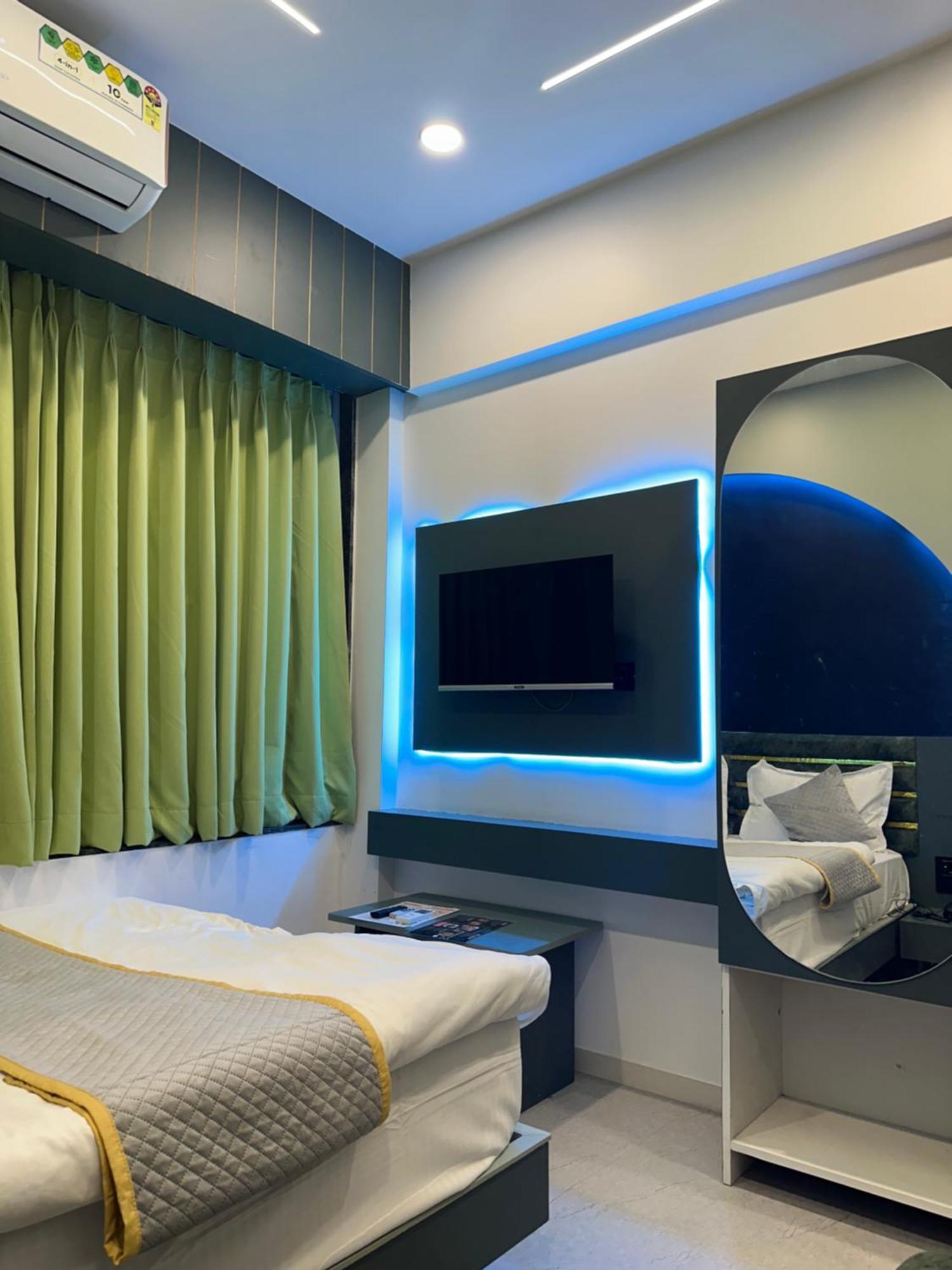 Hotel Victoria Prime Surat Buitenkant foto