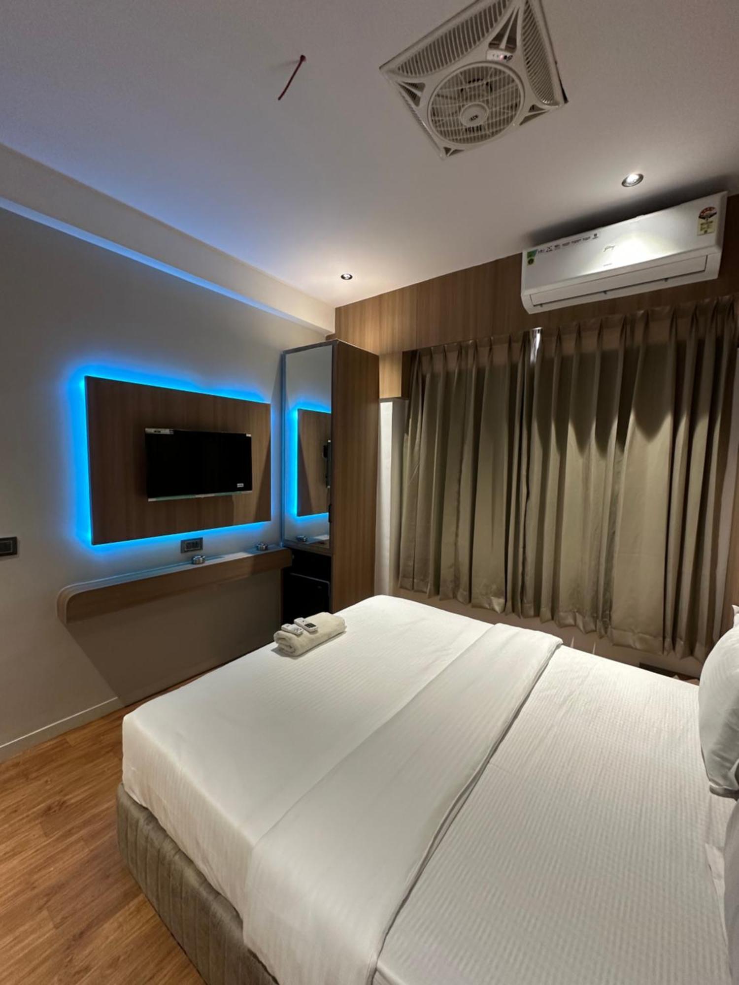 Hotel Victoria Prime Surat Buitenkant foto